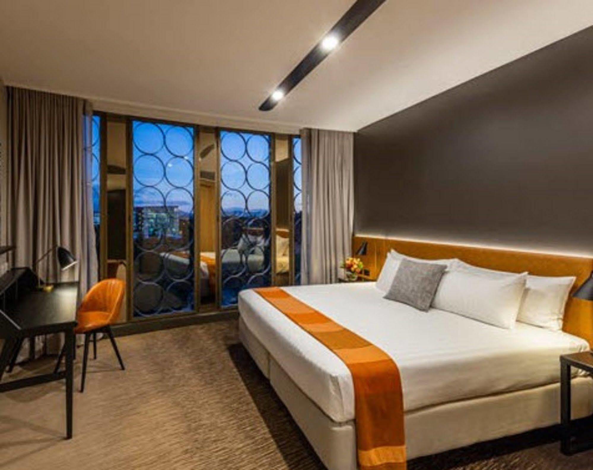 Vibe Hotel Canberra Buitenkant foto